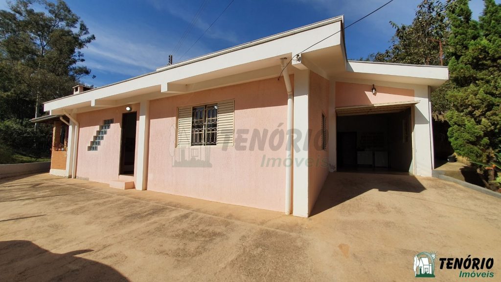 Sítio 48.000m² – sobrado c/ piscina Sítio 48.000m² – sobrado c/ piscina