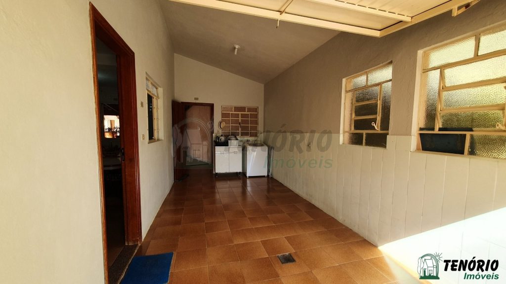 Sítio 48.000m² – sobrado c/ piscina Sítio 48.000m² – sobrado c/ piscina
