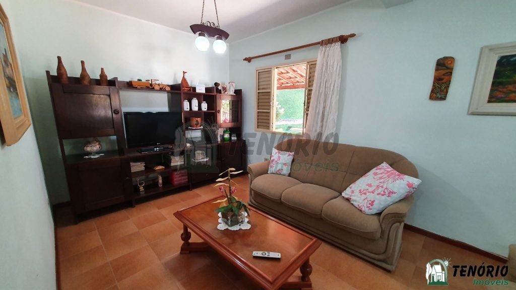 Sítio 48.000m² – sobrado c/ piscina Sítio 48.000m² – sobrado c/ piscina