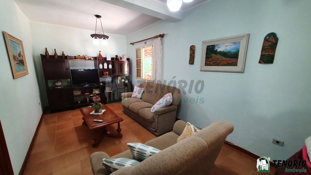Sítio 48.000m² – sobrado c/ piscina Sítio 48.000m² – sobrado c/ piscina