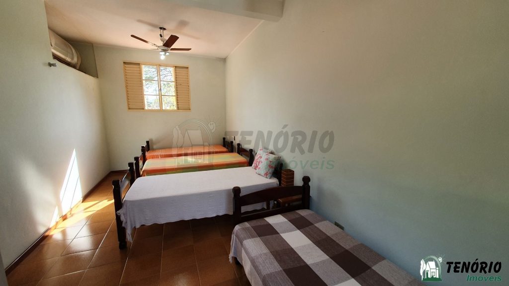 Sítio 48.000m² – sobrado c/ piscina Sítio 48.000m² – sobrado c/ piscina