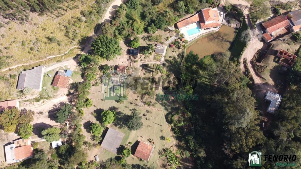 Sítio 48.000m² – sobrado c/ piscina Sítio 48.000m² – sobrado c/ piscina