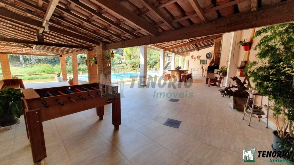 Sítio 48.000m² – sobrado c/ piscina Sítio 48.000m² – sobrado c/ piscina