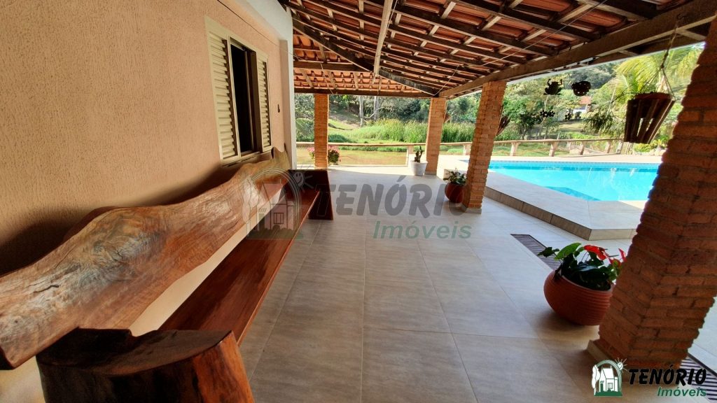 Sítio 48.000m² – sobrado c/ piscina Sítio 48.000m² – sobrado c/ piscina