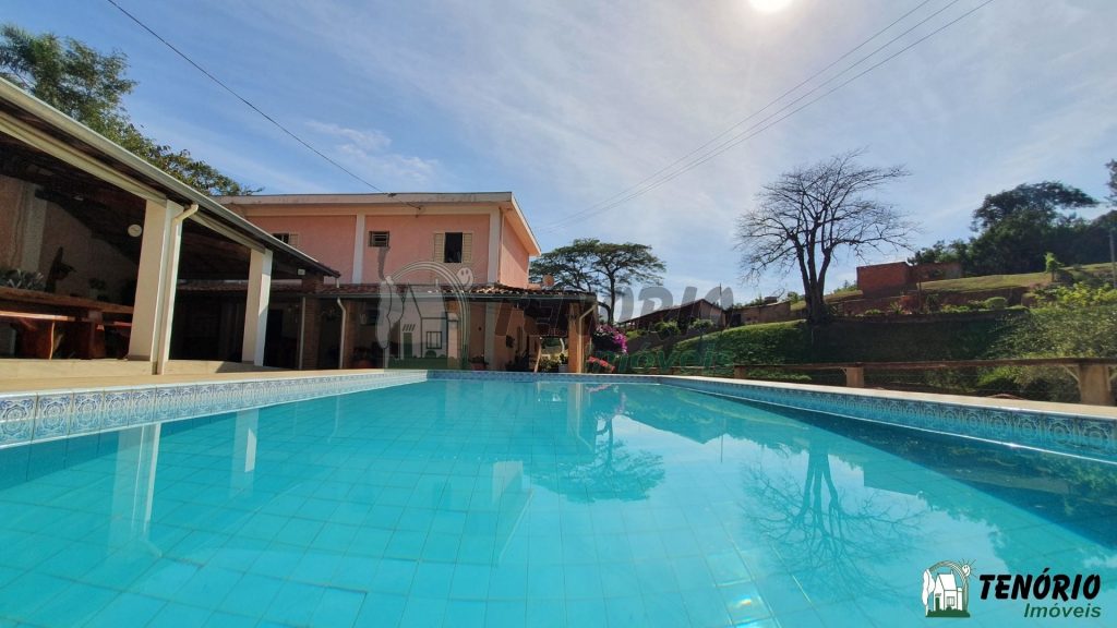 Sítio 48.000m² – sobrado c/ piscina Sítio 48.000m² – sobrado c/ piscina