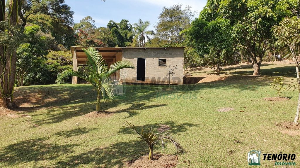 Sítio 48.000m² – sobrado c/ piscina Sítio 48.000m² – sobrado c/ piscina