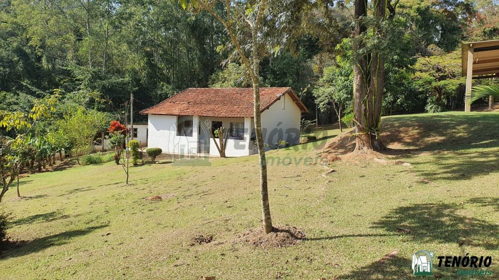 Sítio 48.000m² – sobrado c/ piscina Sítio 48.000m² – sobrado c/ piscina