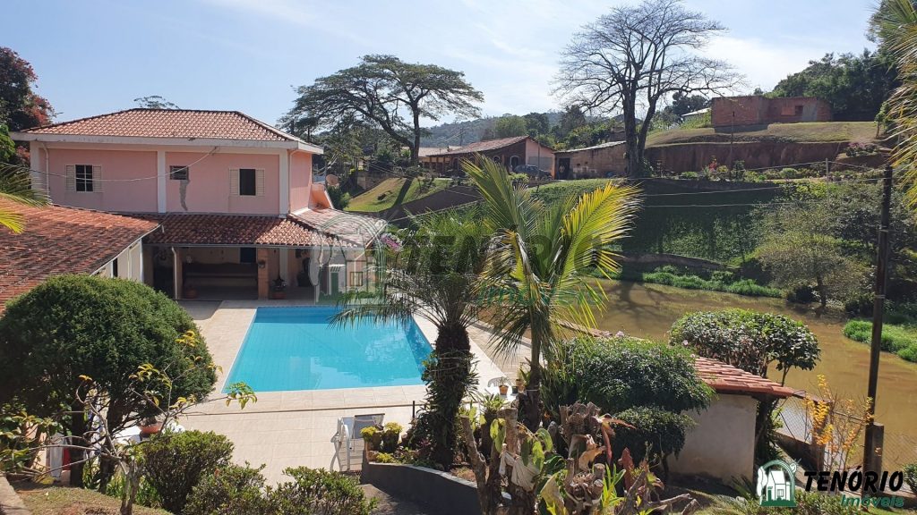 Sítio 48.000m² – sobrado c/ piscina Sítio 48.000m² – sobrado c/ piscina