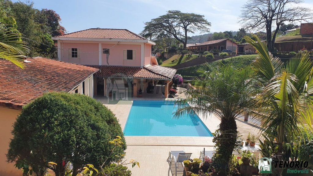 Sítio 48.000m² – sobrado c/ piscina Sítio 48.000m² – sobrado c/ piscina