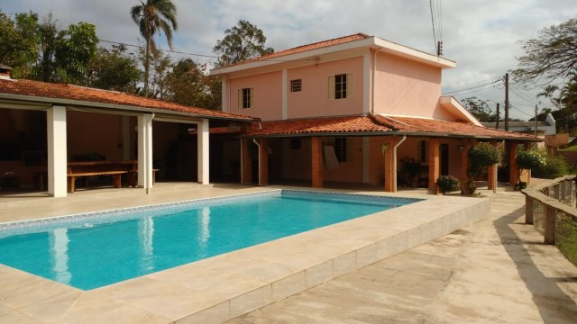 Sítio 48.000m² – sobrado c/ piscina Sítio 48.000m² – sobrado c/ piscina