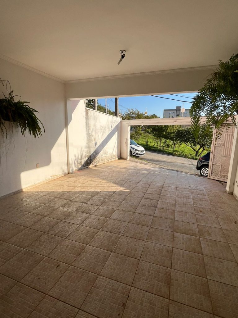 Sobrado c/ 03 dormitórios – Jardim Moncayo, cidade de Sorocaba.