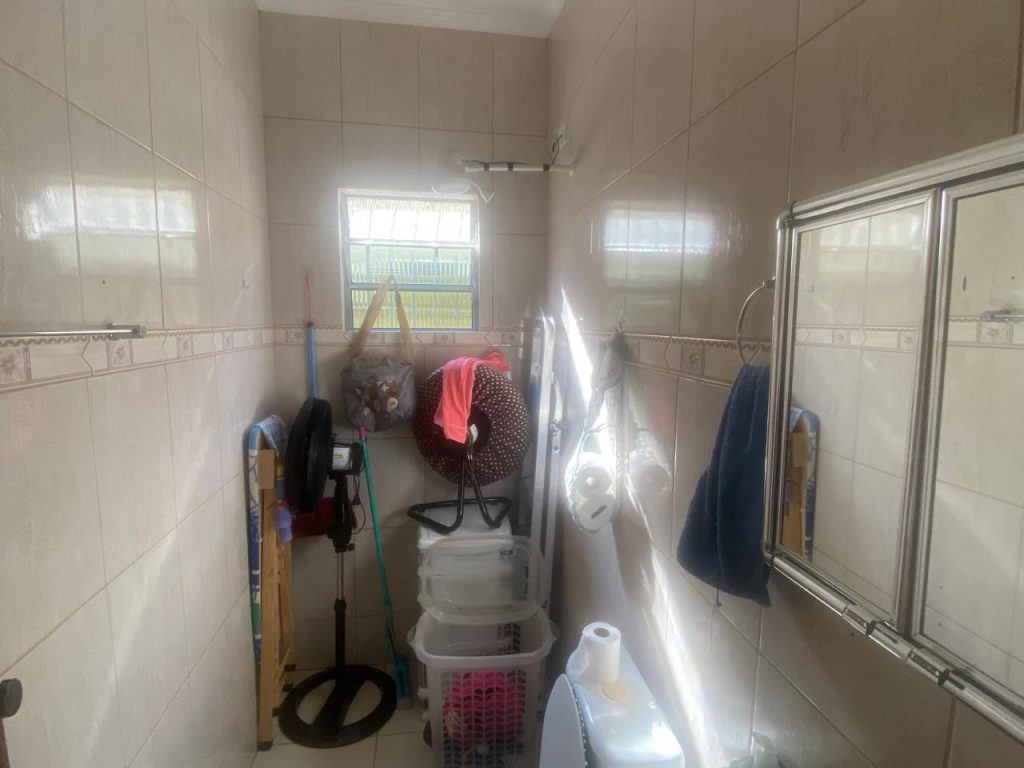 Casa com 02 dormitórios – $ 240 mil – Brigadeiro Tobias, cidade de Sorocaba . Casa com 02 dormitórios – $ 240 mil – Brigadeiro Tobias, cidade de Sorocaba .