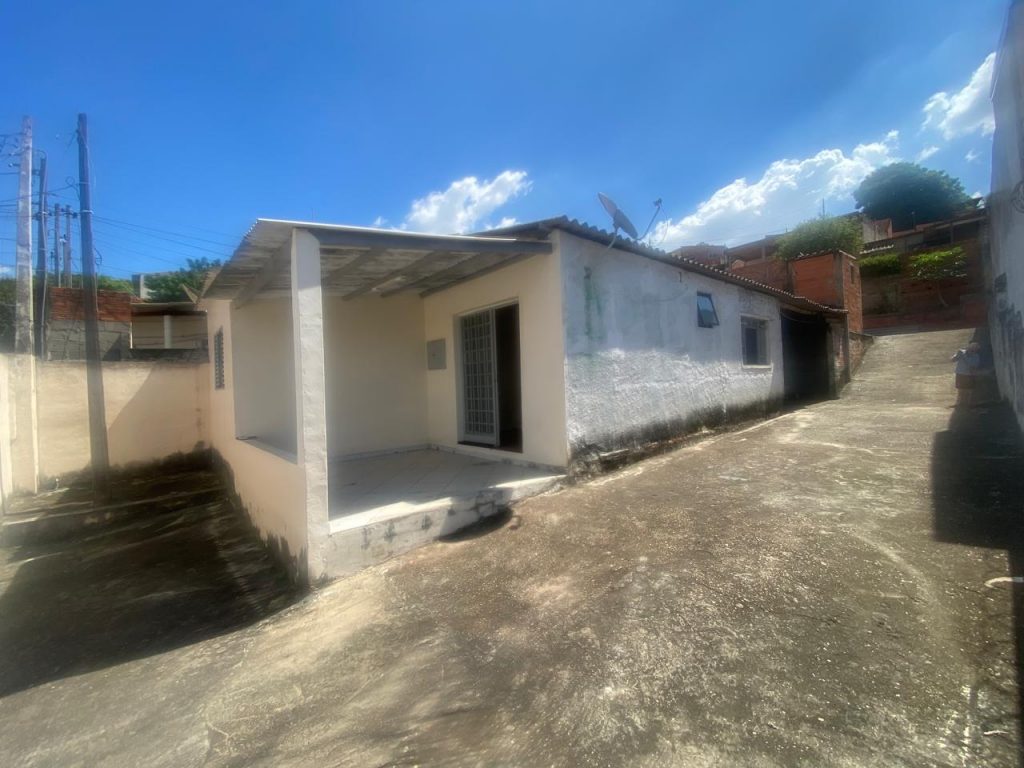 Casa 02 dormitórios – Terreno de 300,00 m² – centro / Brigadeiro Tobias, cidade de Sorocaba