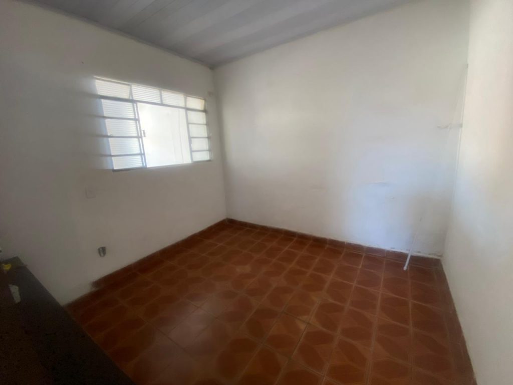 Casa 02 dormitórios – Terreno de 300,00 m² – centro / Brigadeiro Tobias, cidade de Sorocaba