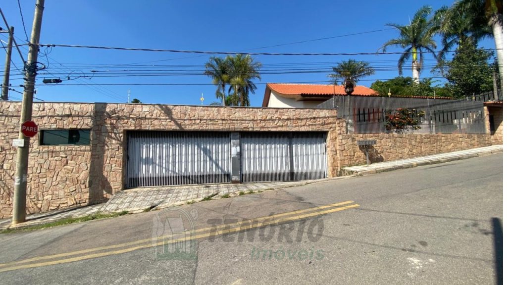 Casa c/ 1.000 m2 terreno – 04 Dormitórios, Área de lazer c/ piscina – Brigadeiro Tobias, cidade de Sorocaba /SP.