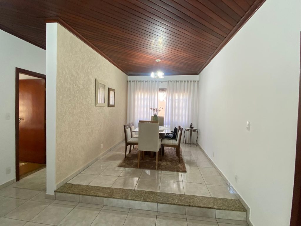 Casa c/ 1.000 m2 terreno – 04 Dormitórios, Área de lazer c/ piscina – Brigadeiro Tobias, cidade de Sorocaba /SP.