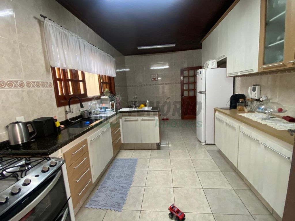 Casa c/ 1.000 m2 terreno – 04 Dormitórios, Área de lazer c/ piscina – Brigadeiro Tobias, cidade de Sorocaba /SP.