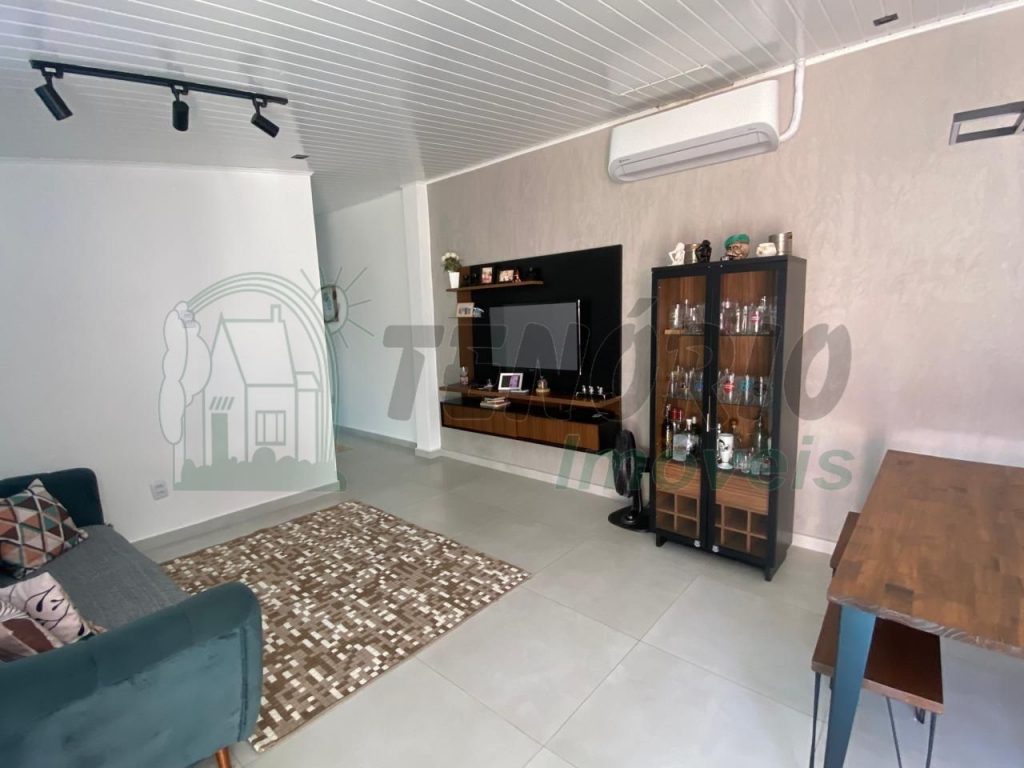 Casa c/ 1.000 m2 terreno – 04 Dormitórios, Área de lazer c/ piscina – Brigadeiro Tobias, cidade de Sorocaba /SP.