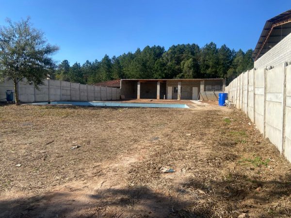 Terreno 1.000 m2 com edícula 02 cômodos + piscina, em Sorocaba – Bairro Genebra /Brigadeiro Tobias.