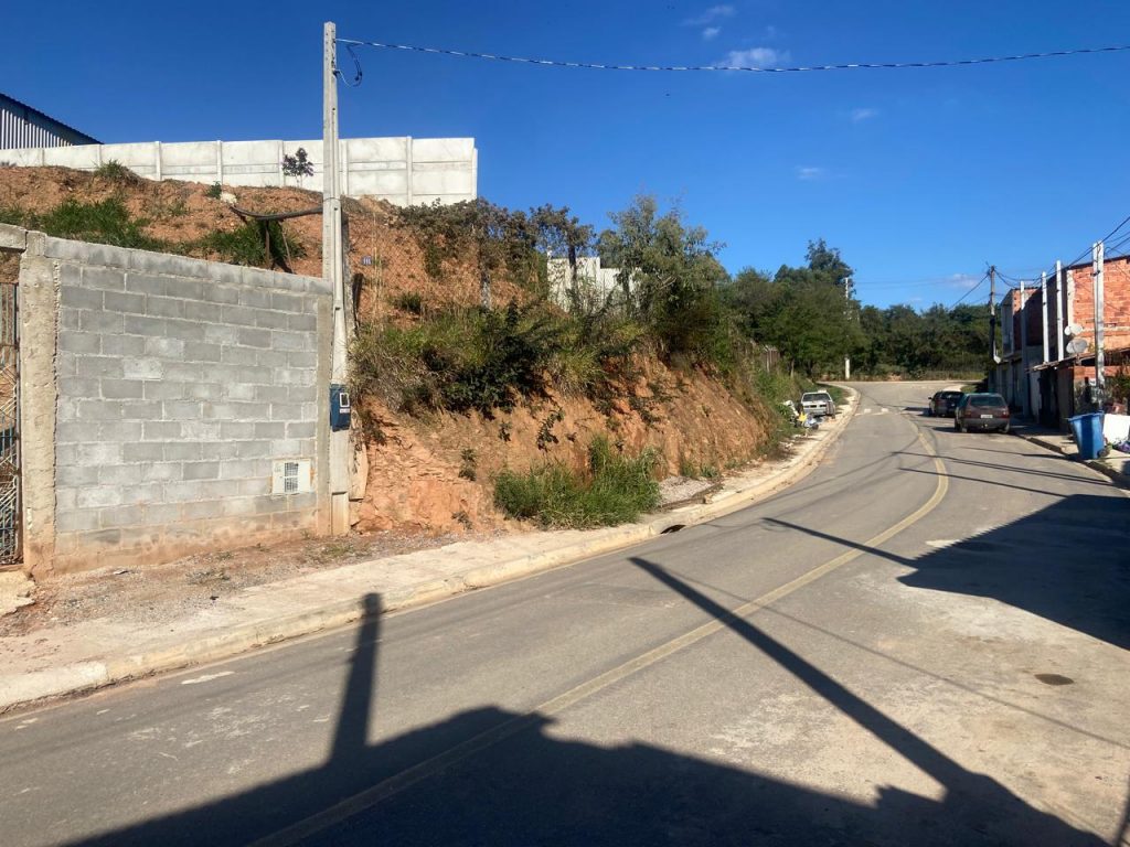 Terreno 1.000 m2 com edícula 02 cômodos + piscina, em Sorocaba – Bairro Genebra /Brigadeiro Tobias.