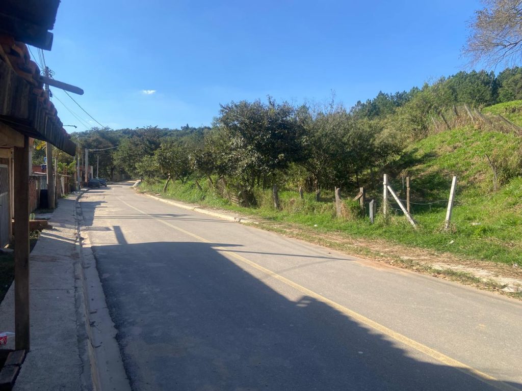 Terreno 1.000 m2 com edícula 02 cômodos + piscina, em Sorocaba – Bairro Genebra /Brigadeiro Tobias.